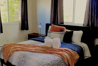 Image de Midnight Sun - Near Airport and Shopping