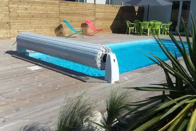 Image de Maison avec piscine privative et chauffée, handiaccessible