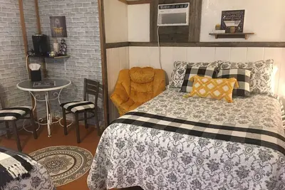 Image de Insta-worthy Frontier Suite w/Full Bath Tub & Wifi