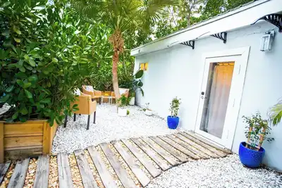 Image de Cozy Guesthouse w/Free Parking less than 15mins from the beach!