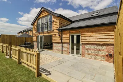 Image de Threshing Barn, pet friendly, with hot tub in Blandford Saint Mary