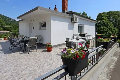 Image de Appartement de deux chambres avec la terrasse et la vue sur le mer Bribir, Novi Vinodolski (A-19862-a)