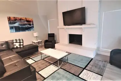 Image de Elk New Bright, Lovely Home w\/ Hot Tub Near Dallas!