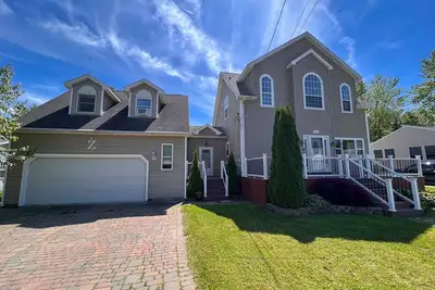 Image de Sunset Bay Luxe Family Fun House - Buffalo Region - Pool and Billiards Table