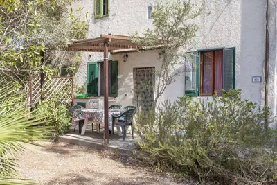 Casa L'Antica Oliveta in the greenery of Lacona