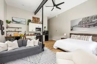 Image de Modern & Cozy Studio | Walk to Downtown & Beach