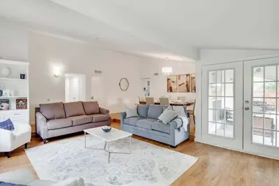 Image de Remodeled 3 bedroom with central location Carrollton