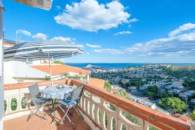 Maison de vacances 'Maison Mer Peniscola' avec vue sur la mer et terrasse.