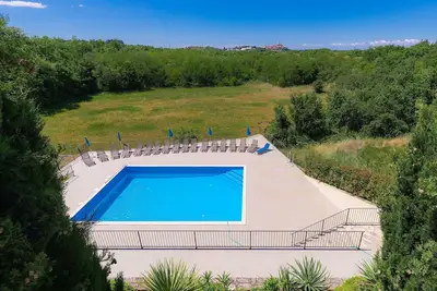 Image de Confortable appartement dans une maison de vacances avec piscine, climatisation, Wifi, Tv, terrasse
