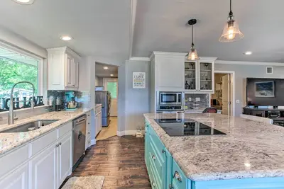 Image de Well-Appointed Mead Getaway w\/ Private Yard