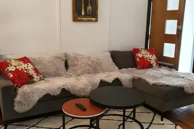 Image de Rustic large 5 bedroom home in a inner city suburb