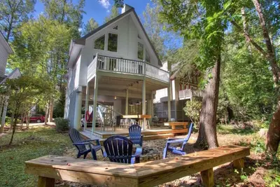 Image de Misty Creek - Charming Creek Side Cabin w/ Hot Tub and Fire Pit Located in Helen