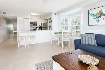 Image de Impressive Coastal Hideaway for Ocean Enthusiasts - Ocean Pointe 2301