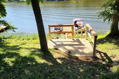 Image de Lake shore home right on the water with private boat dock