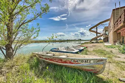 Image de Lakefront Country Home w/ Waterslide & Trampoline!