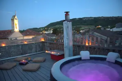 Chaleureuse maison avec jacuzzi et vue imprenable