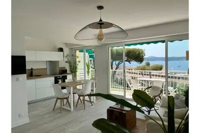 Image de Charmant T2, 46m2, central : vue, parking, mer à 200m