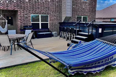 Image de Spacious 5 Bedroom Home, Huge Swim Spa & Private Theater with Popcorn Machine!