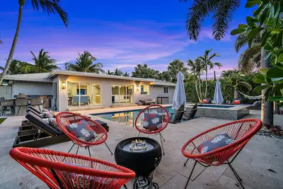 Image de Coastal Home with Private Pool, Hot Tub & Putting Green