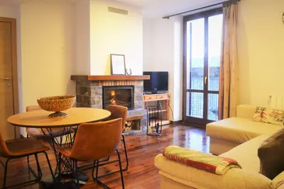 Image de Cozy apartment with a big fireplace