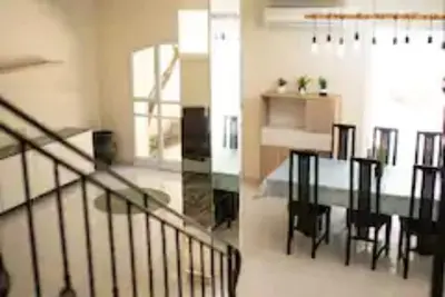 Image de Beautiful 4-Bdr Apartment By Emek Refaim