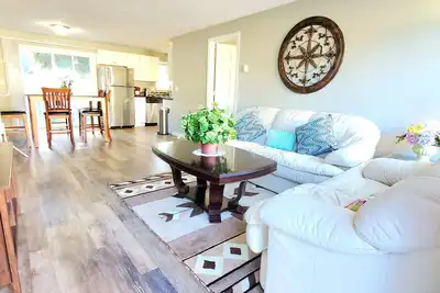 Image de Duplex with Backyard and Putting Green