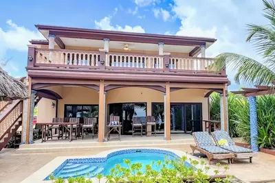 Image de Beautiful 3/3 Beach home on the Caribbean Sea with private pool and dock