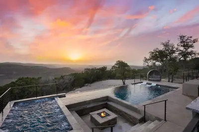 Image de Glam Heated Infinity Pool•Huge Hot Tub•Near Frio River•Incredible Views•Firepit