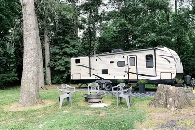 Image de Private Cozy Camper on Farm + Close to Beaches/De Turf