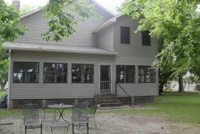 Image de Quiet Waterfront Lakehouse with pier. Kid friendly. Natchez close by.