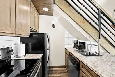 Image de Condo at Lutsen Mtn Ski in Ski out Hike Bike Ski Swim etc
