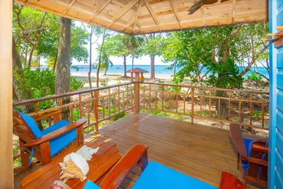 Image de Unobstructed views, on the beach, steps from pool, dive shop, and restaurant