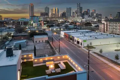 Image de New Townhome w/Dallas Skyline Rooftop & garage!
