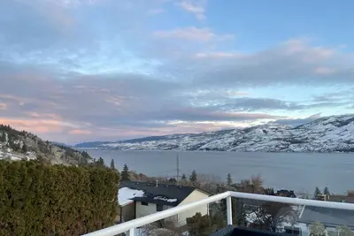 Image de Modern Farmhouse with Magical Lake View