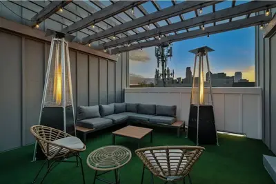 Image de Upscale Dallas 4-Story Townhome W/Private Rooftop!
