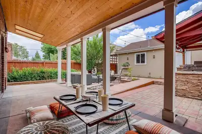 Image de Modern Home Centrally Located