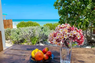 Image de Spectacular beach house with pool