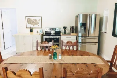 Image de Urban Oasis I Large 2bd/1ba I Surrounded by Nature I 30 mins to Dc