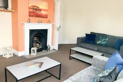 Image de Thornbury House - A large house that sleep up to 15 Guests with free parking on the driveway.