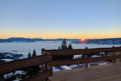 Image de Chalet 'Bergspektive - Haus Alpenspa' avec vue sur montagne et bain de barrique de vin
