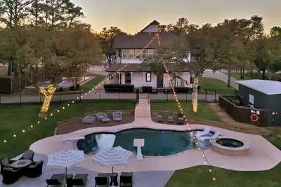 Image de Heritage House- Huge Pool-Rooftop-Pickle-Ball Court-Arcade-Hot-Tub