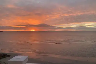 Image de Luxurious, Direct Waterfront Home with Private Beach