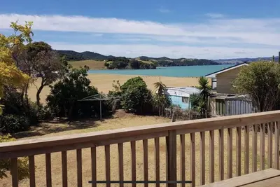 Image de New: House & Cabin steps from the beach, with space and privacy for two families