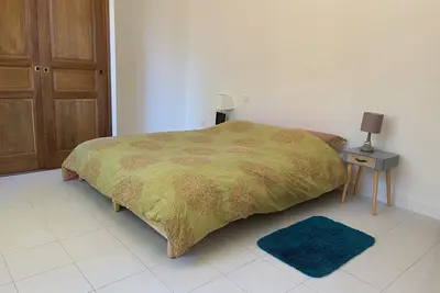 Image de Villa avec piscine au calme en bordure de forêt