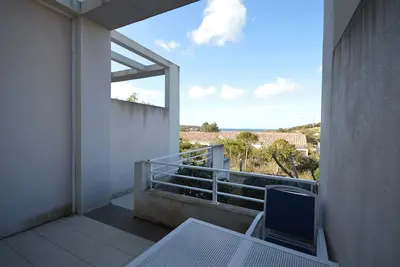 Image de Logement climatisé dans résidence avec piscine à 200m de la mer et des commerces