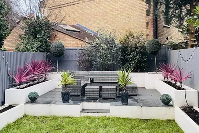 Image de Gorgeous garden flat in Highgate with ping pong table!