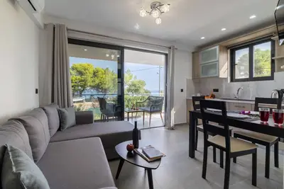 Image de Villa avec vue sur la mer, jardin partagé et Wi-Fi.