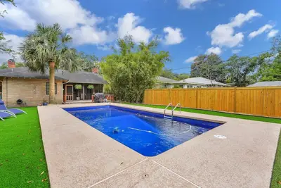 Image de Charming Home W/ Private Pool + Minutes to Everything by Lucky Savannah