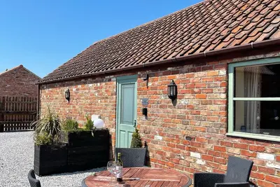 Image de A delightful single storey cottage located on a shared courtyard