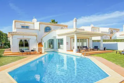 Image de Villa Ceylon - Quatre Chambres Villa, Couchages 8